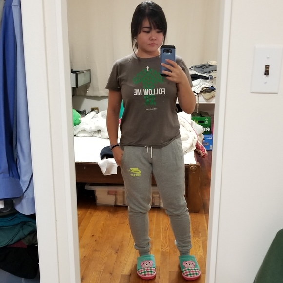 Meet your Posher, Joelle - Picture 2 of 3